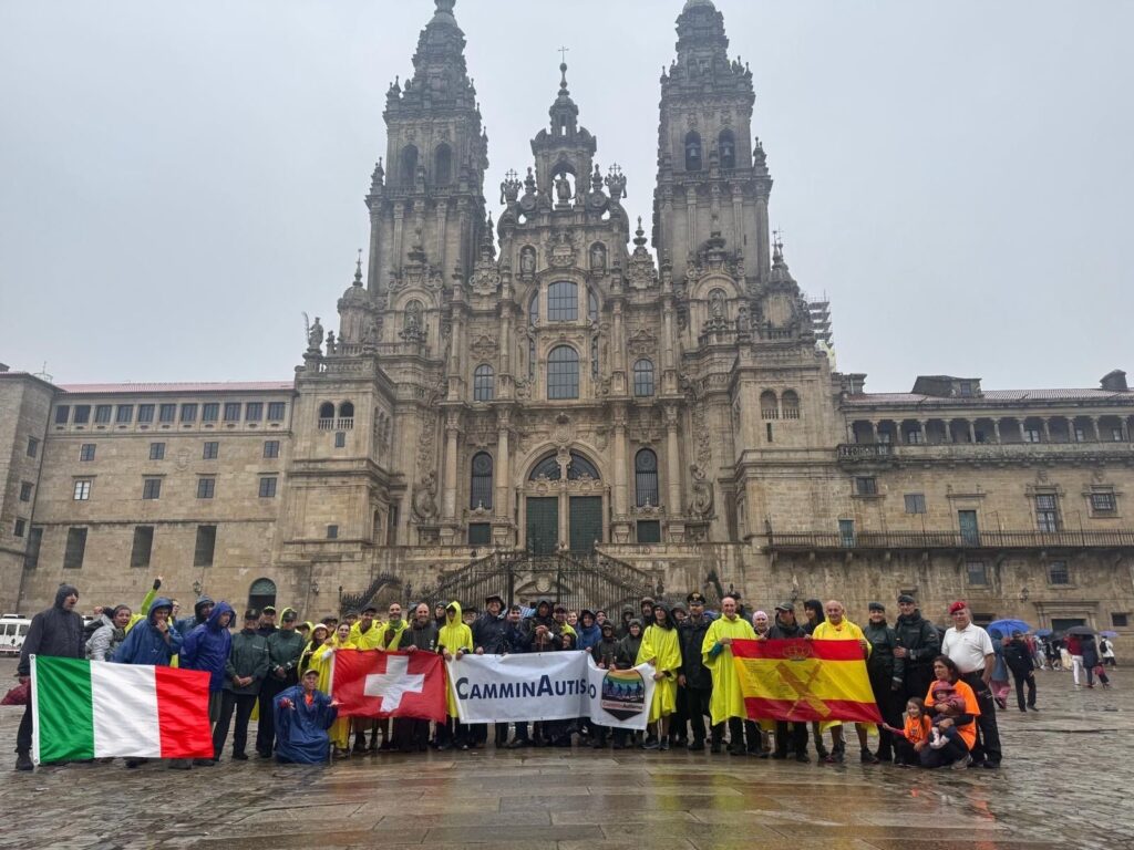 Gruppo CamminAutismo all'arrivo a Santiago de Compostela nel 2026